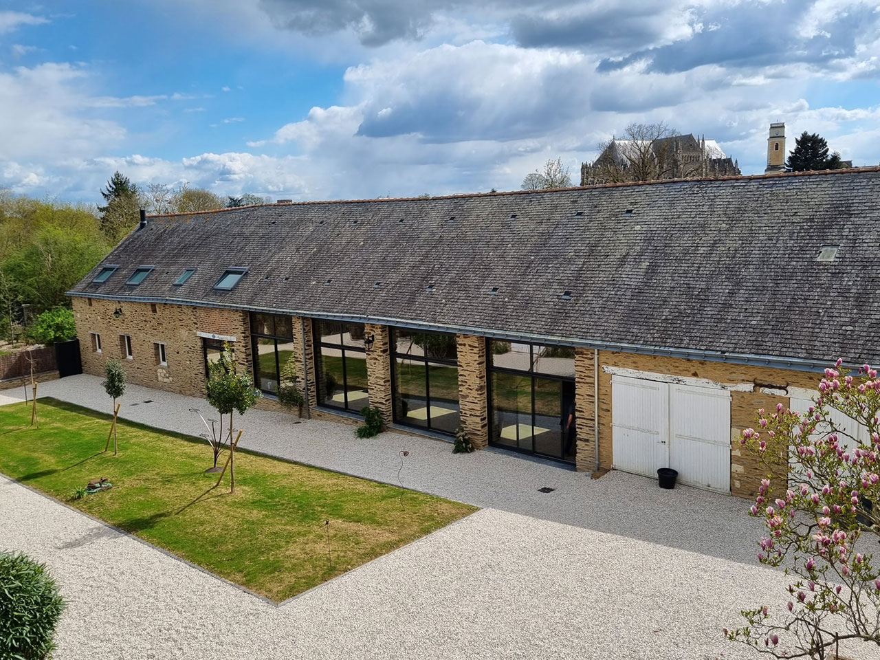 Vue extérieure du Gîte O Pool Nort, gîte de charme à Nort Sur Erdre